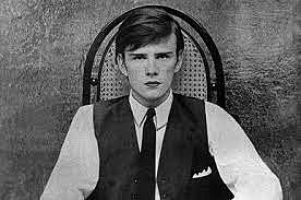 Incorporan a Stuart Sutcliffe como bajista