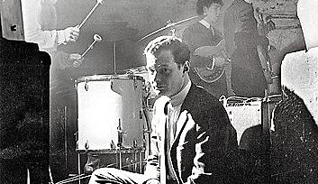 Brian Epstein visita The Cavern por primera vez
