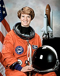 Ellien Collins, la primera mujer que comandó una misión del Transbordador espacial