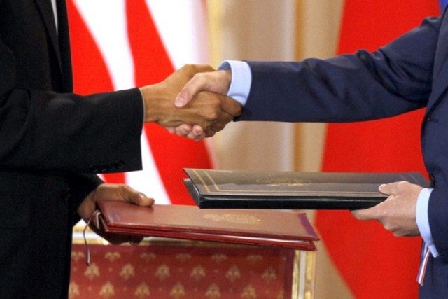 Russia and United States sign treaty.
