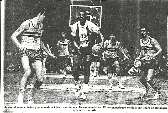 Primer partido oficial