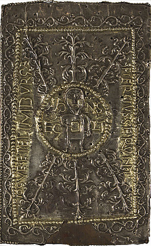 El ara portátil del monasterio de Sant Pere de Rodes. (Tiene el alma de madera y pizarra, recubierta de una hoja de plata repujada).