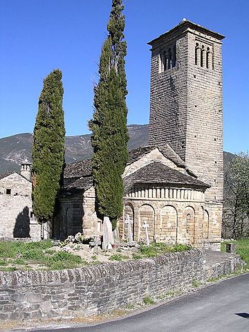 Iglesia de San Pedro (Lárrede, Huesca, España). (Comarca histórica del Serrablo). ).