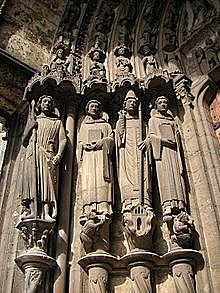 GOTHIC SCULPTURE, Chartres cathedral c. 1220; the best High Gothic sculpture had largely rediscovered the art of naturalistic figure representation.