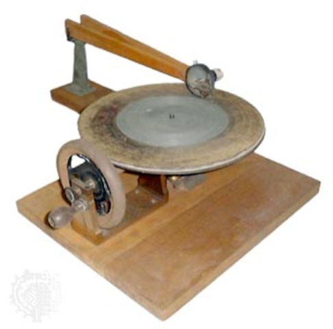 - Emile Berliner invents the flat record player ("gramophone") using acoustic horn            and licenses technology to record companies