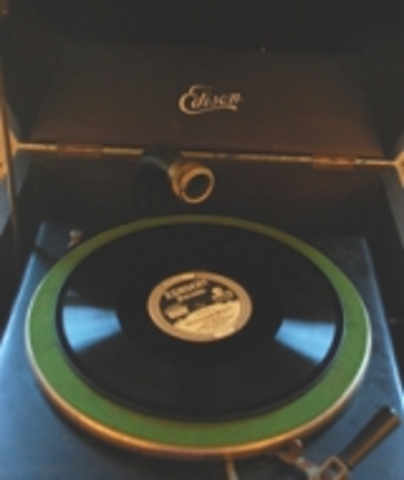 Edison Co. finally introduces a disk player