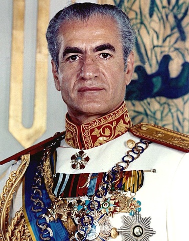 Comienza el régimen del Sha en Irán.