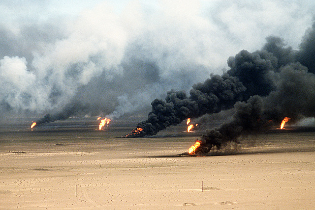 Irak quema pozos petrolíferos de Kuwait