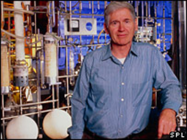 Ο Αμερικανός επιστήμονας Charles David Keeling ξεκινά συστηματική μέτρηση των ατμοσφαιρικών εκπομπών του CO2 στο όρος Mauna Loa στη Χαβάη και στην Ανταρκτική, με αποτέλεσμα να φανεί η πρώτη σαφής απόδειξη ότι οι συγκεντρώσεις του CO2 αυξάνονται.