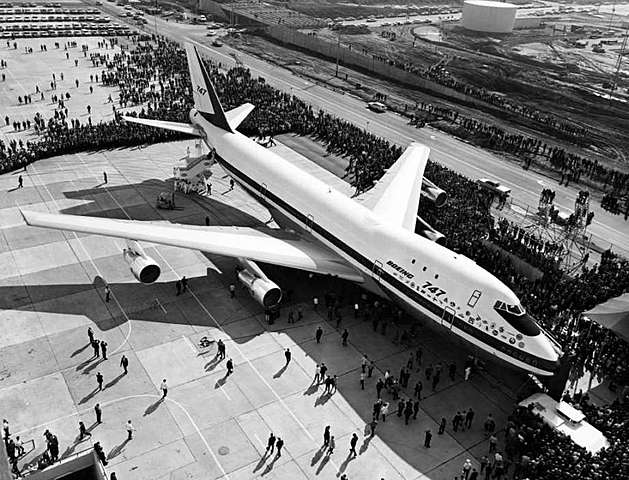 Introduction of the Boeing 747 'jumbo jet'