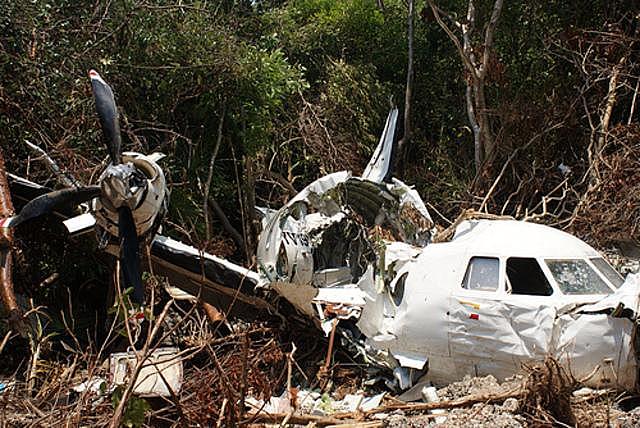 Plane crashes on island