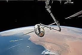 2001 O Canadarm 2 foi lançado