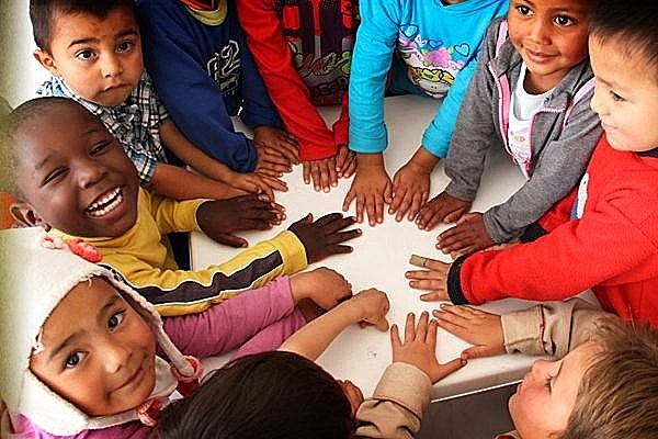 (2002 a 2004) Sobre la población infantil y joven en riesgo y en desplazamiento