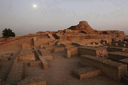 Mohenjo-Daro, Pakistan (date approximative) : un des sites principaux (avec Harappa) de la civilisation urbaine de l'Indus