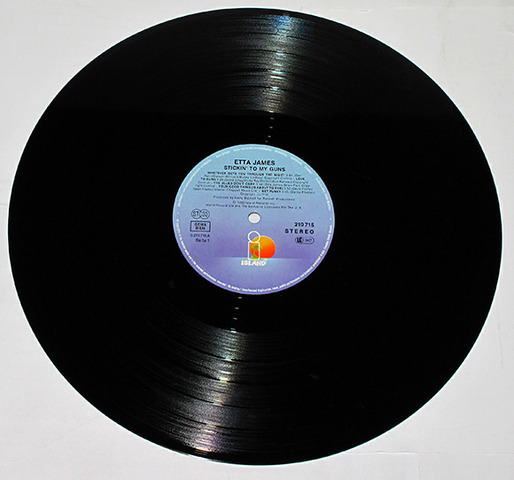Larger 12" LP's overtake 10" LP's as the preferred size for long-playing records