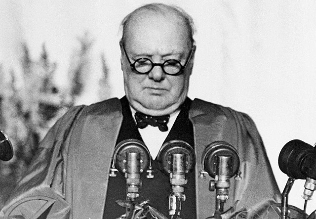Churchill holder 'Jerntæppetalen'