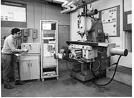 1952 Primeira máquina controlada por computador