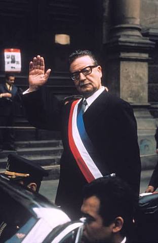 Salvador Allende se convierte en el primer presidente de ideologia Marxista elegido democraticamente.
