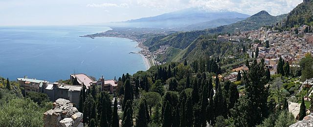 Aragón ocupa Sicilia.