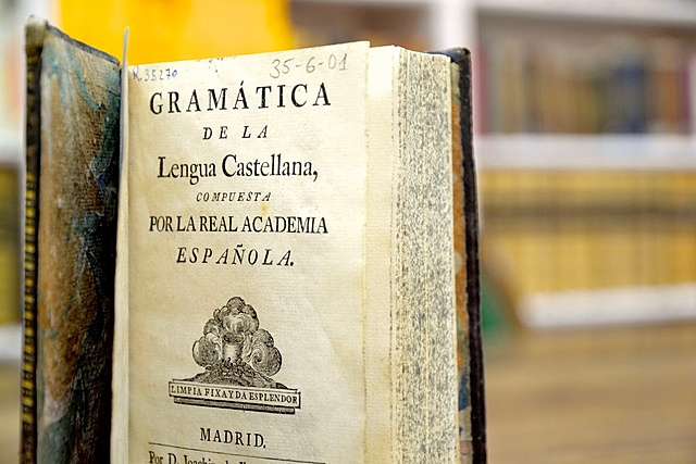 Publicación de la primera gramática de la lengua española