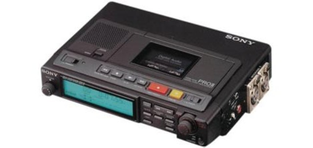 Phillips introduces a digital audio tape recorder (DAT) using a digital casette.