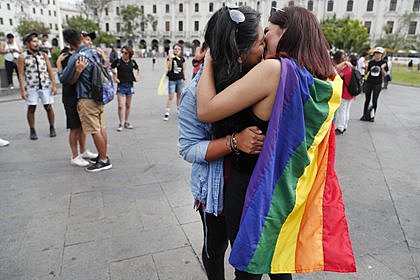 DERECHO A EXPRESARSE EN PUBLICO