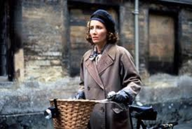 The arrival of Miss Kenton and Stevens´father at Darlington Hall