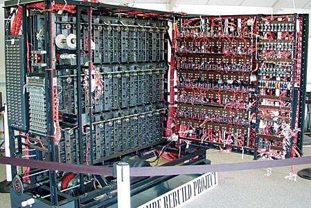 Máquina electromecánica precursora de los computadores modernos