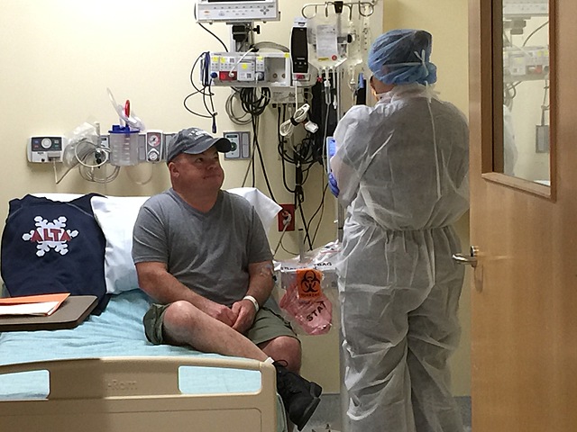 Un paciente recibe el primer tratamiento de edición genética