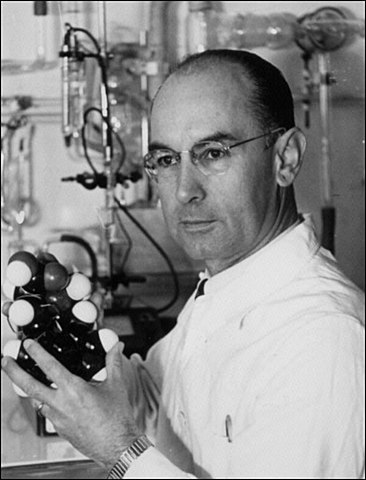 Albert Hofmann sintetiza por primera vez el LSD25