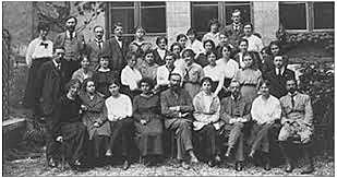 En Suiza se iniciaron los trabajos en el Instituto Jean-Jacques Rousseau.