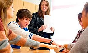 La APA reestructuró su organización y se constituyeron dos divisiones que implicaban a los psicólogos educativos.