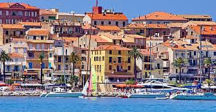 Napoleon's family is forced to leave Corsica