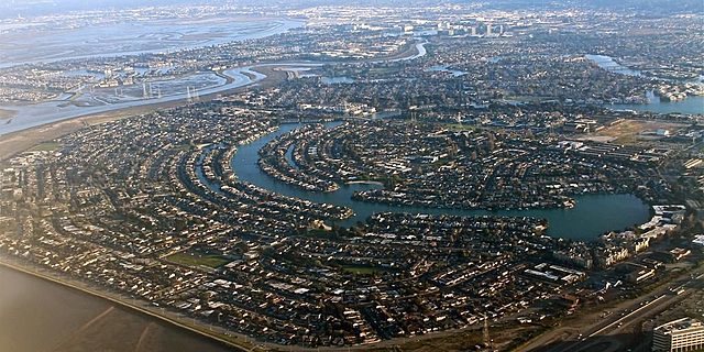 Inizia a svilupparsi l'industria informatica