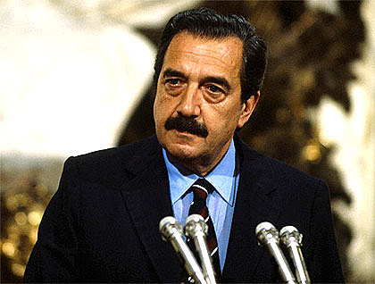 Nuevo presidente:Raúl Alfonsín