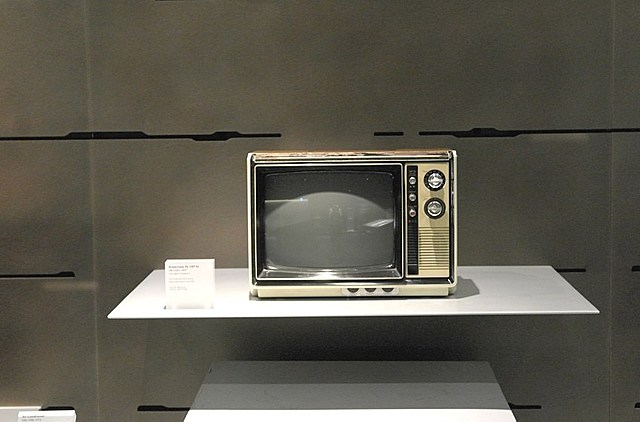 Цветной телевизор