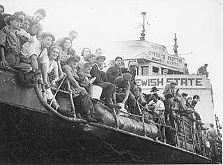 1882-1903  first wave of Zionist immigrants in Palestine