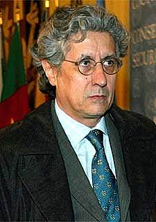 Aguilar Zinser declara su renuncia por el presidente Fox