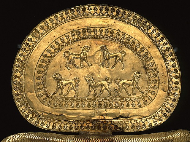 Peroné de disco con leones orientalizantes