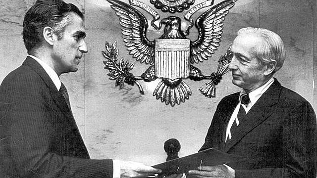 España ingresa en la OTAN