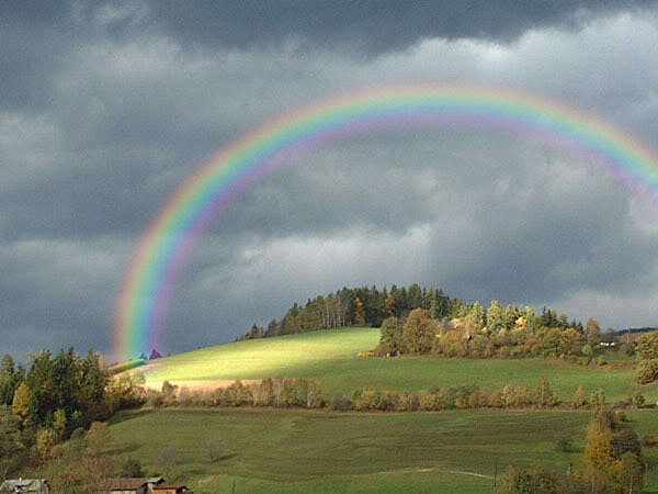 Desgarrada La Nube; El Arco Iris