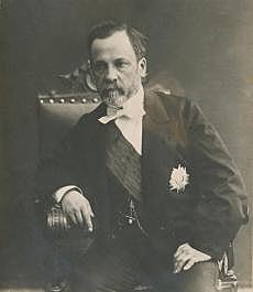 il est fait chevalier de la Légion d'honneur.