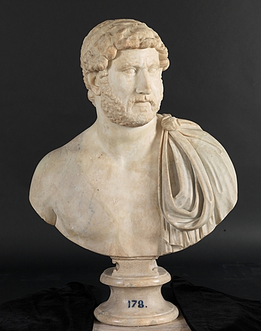 Busto del emperador Adriano