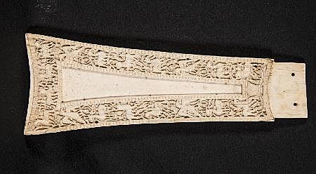 Cruz patada de tallada en Marfil del Monasterio de San Millán de Yuso.