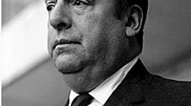 Timeline: Poeta Pablo Neruda