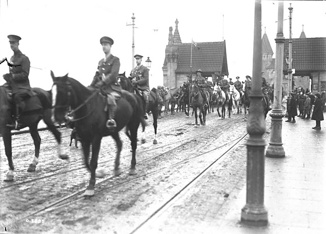 First Canadian Division arrives