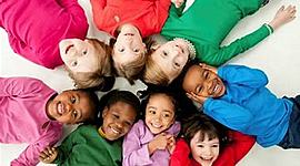 Timeline: Tras los pasos de infancia y adolescencia