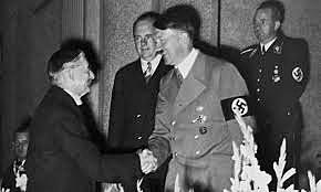 Hitler meets with military advisors.