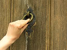 SI ALGUIEN LLAMA A TU PUERTA