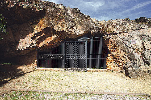 Descubrimiento de las Cuevas de Maltravieso